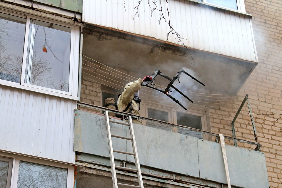 Смолянка попала в больницу после пожара в квартире на Соколовского. ФОТО: ГУ МЧС России по Смоленской области