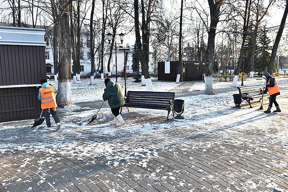 В случае сильных снегопадов на улицы города выйдет больше дворников