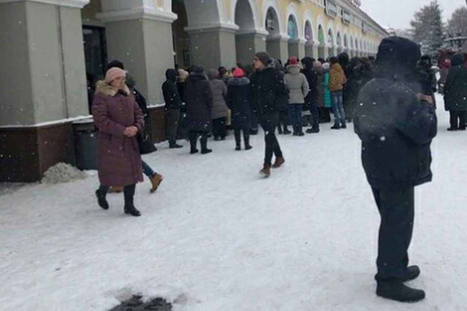 В Уфе пожарные эвакуировали 1,5 тысячи человек из торгового центра