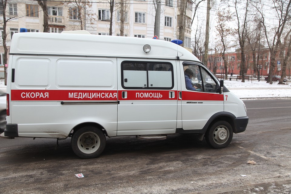 Полицейские призывают осторожнее ехать по дорогам, припорошенным снегом. Иначе вы тоже можете оказаться в скорой.