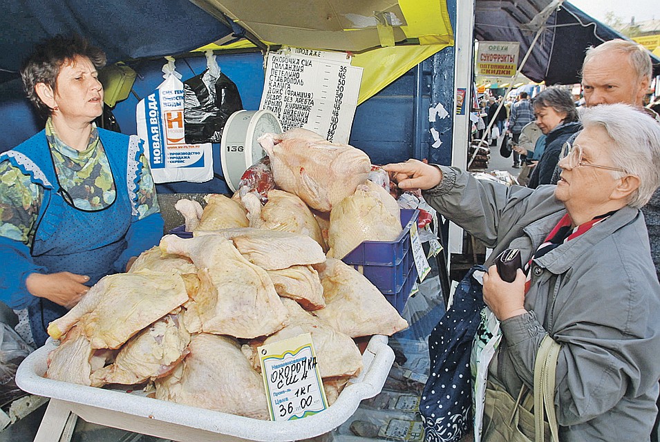 Ножки Буша ненадолго заткнули продуктовую дыру, но российские хозяйки отказались от них при первой же возможности. Автор фото: Виталий БЕЛОУСОВ/ТАСС
