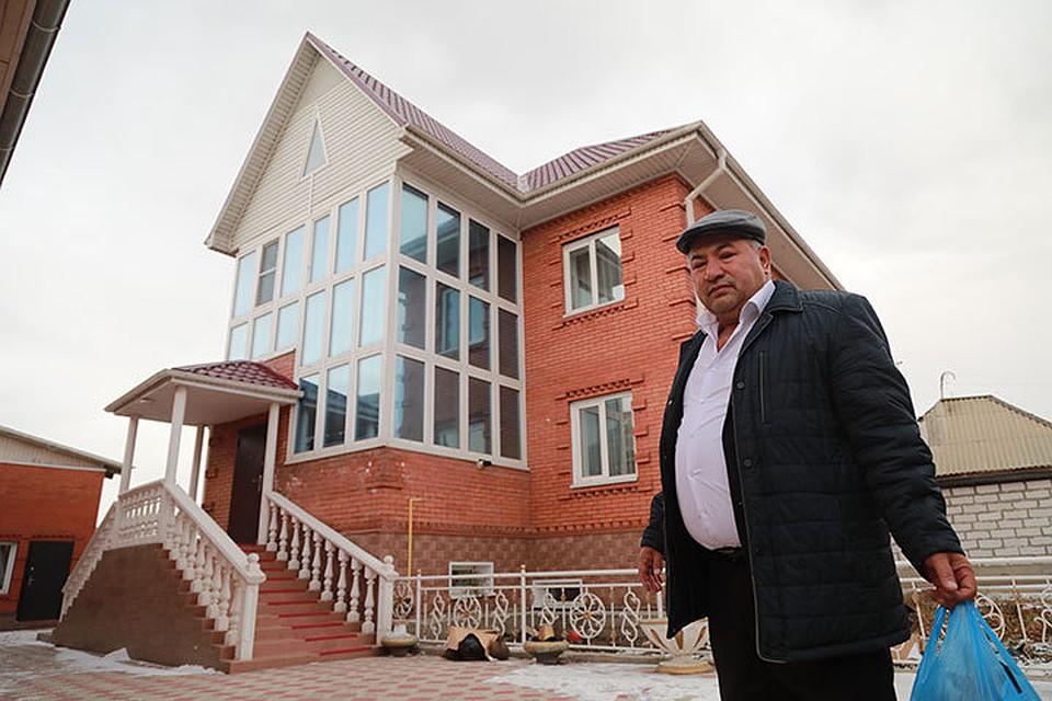 Холмурод Рахманкулов, двадцать лет назад приехал в Сибирь из Средней Азии