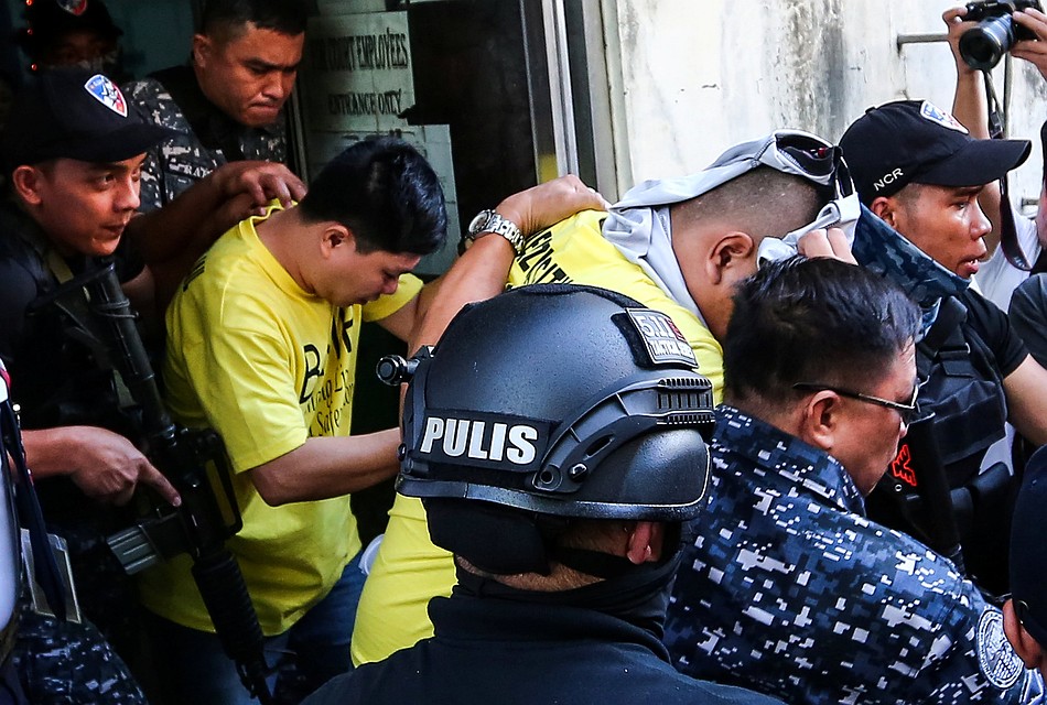 На Филиппинах полицейских приговорили к 40 годам тюрьмы за убийство 17-летнего подростка.