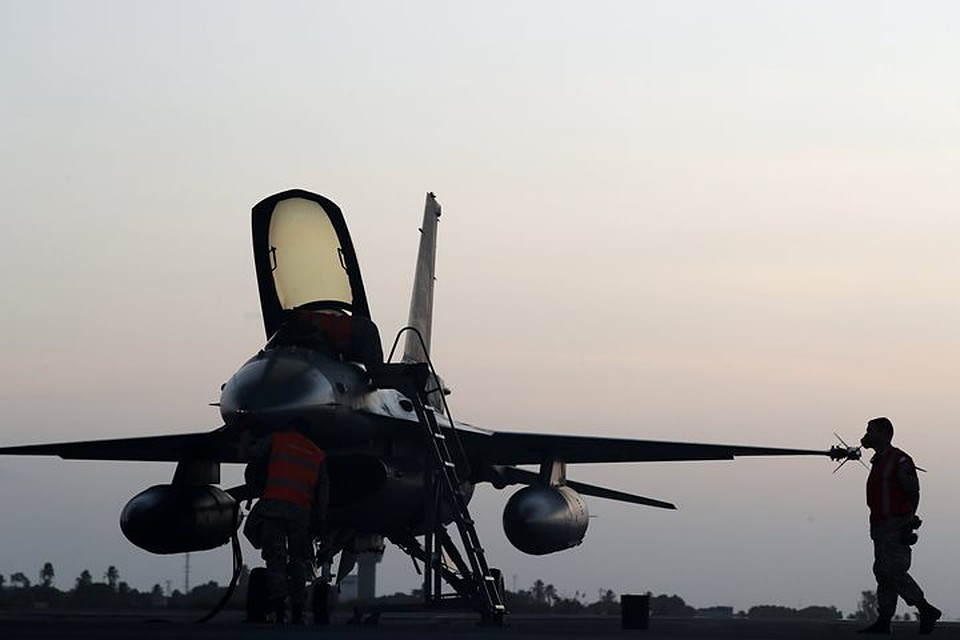 Истребитель F-16