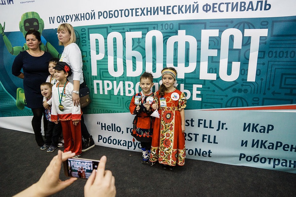 Дети представили на фестивале современные разработки и традиционные костюмы