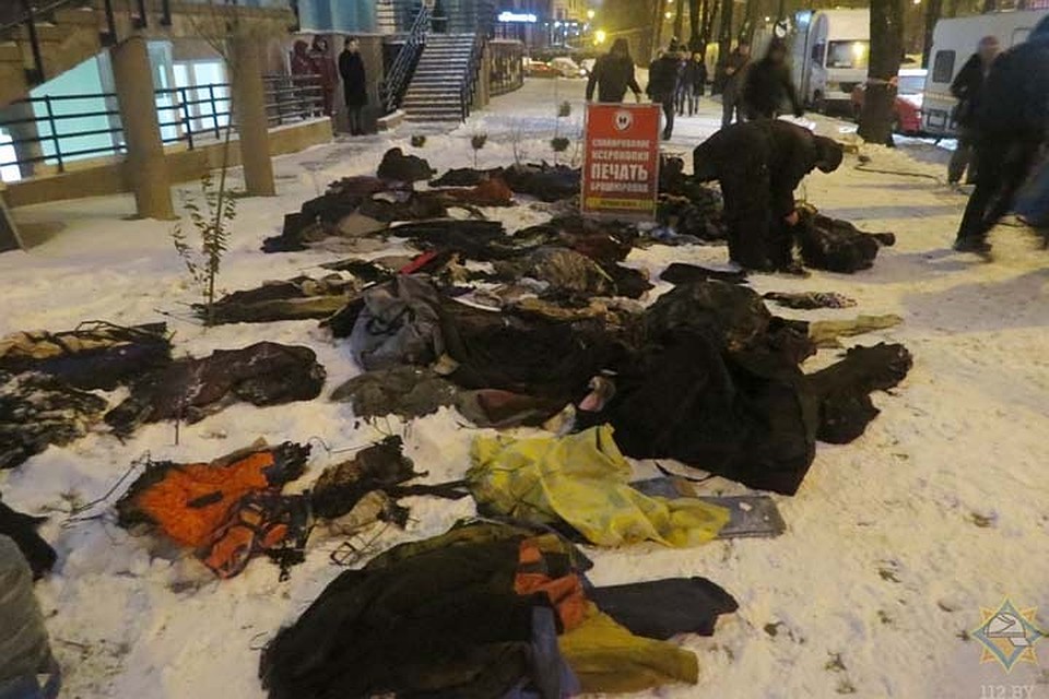 В Минске сгорел прицеп с костюмами и декорациями для съемок фильма. Фото: МЧС РБ.