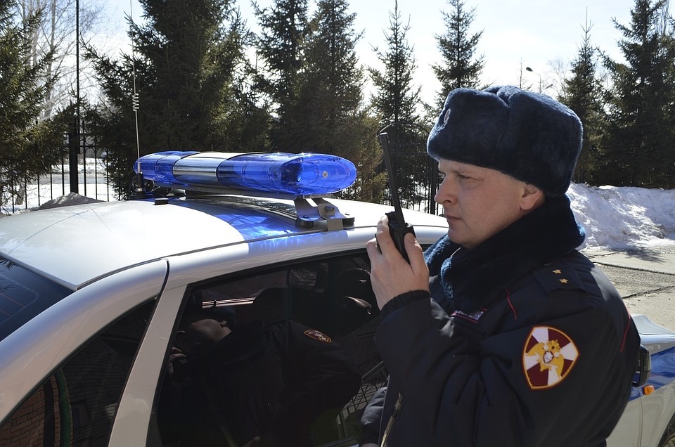 В Омске работник СТО угнал автомобиль и попал на нем в аварию