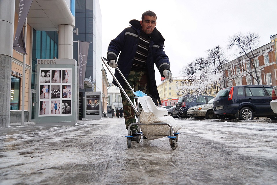 За две недели гололеда 500 омичей получили травмы
