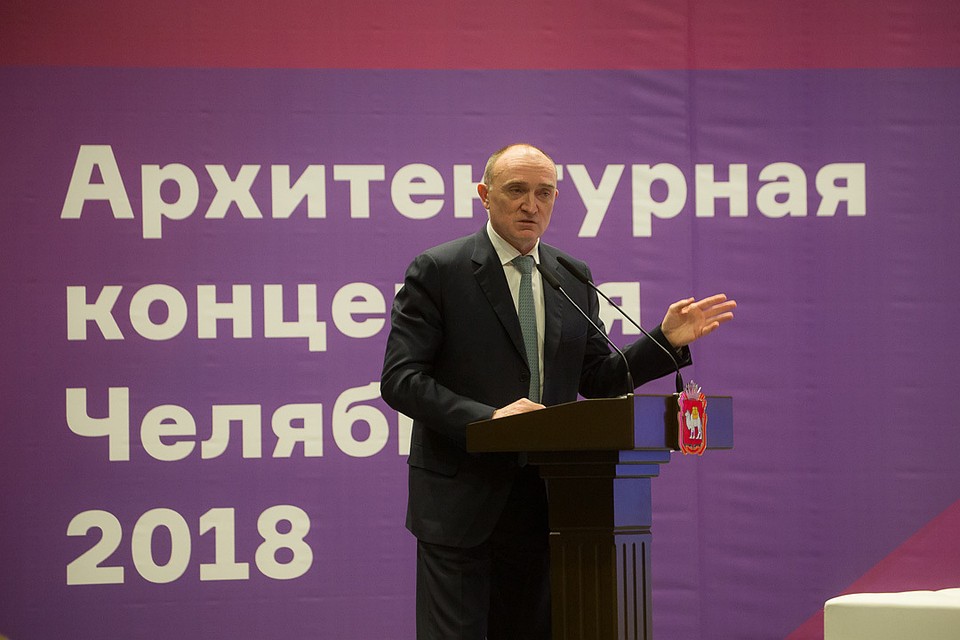 Губернатор Борис Дубровский общался с участниками обсуждения в формате «вопрос — ответ».