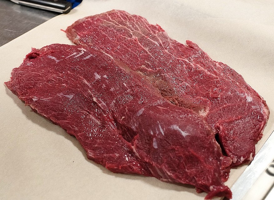 В пробах мяса нашли нарушения по химическому и микробиологическому составу