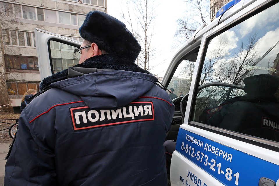 На месте инцидента работают правоохранители. Фото: Петр Ковалев ТАСС