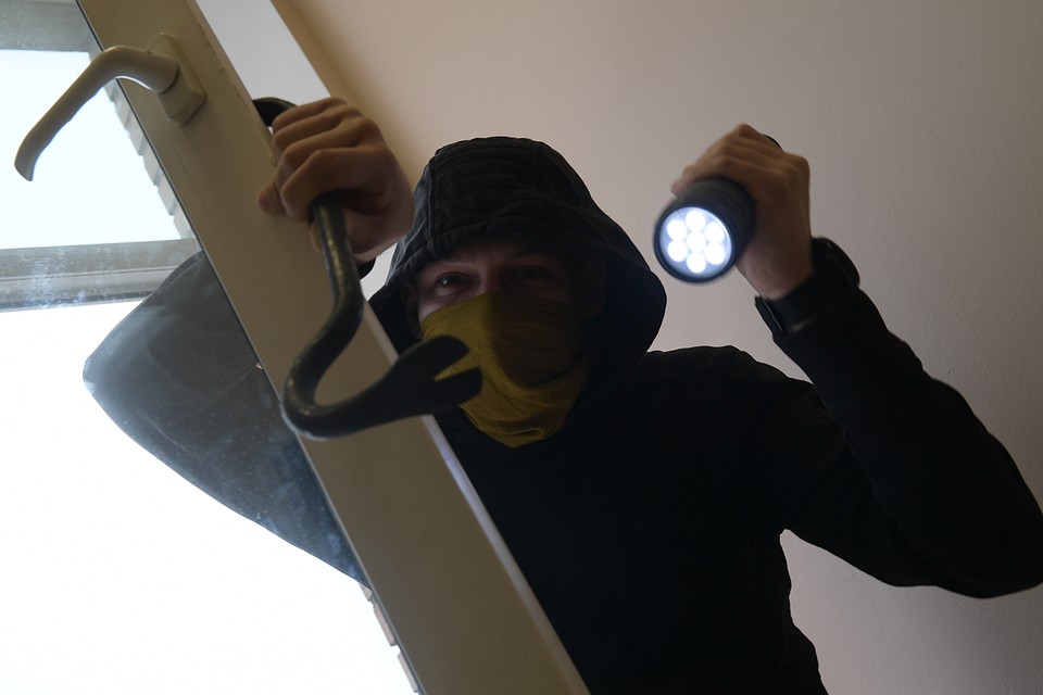 Подросток в Бурятии наворовал имущества из частных домов на 100 тысяч рублей.