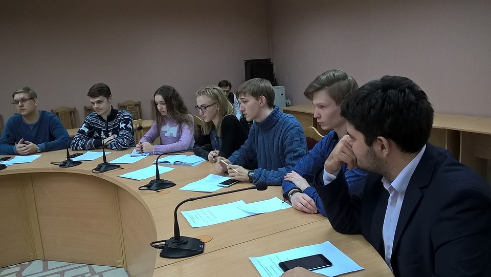 Лишь около 13% молодых людей знают что такое Конституция.