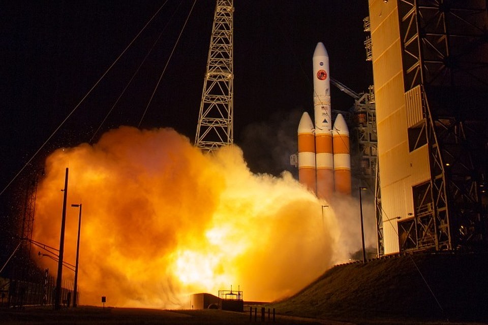 Тяжелая ракета-носитель Delta IV Heavy