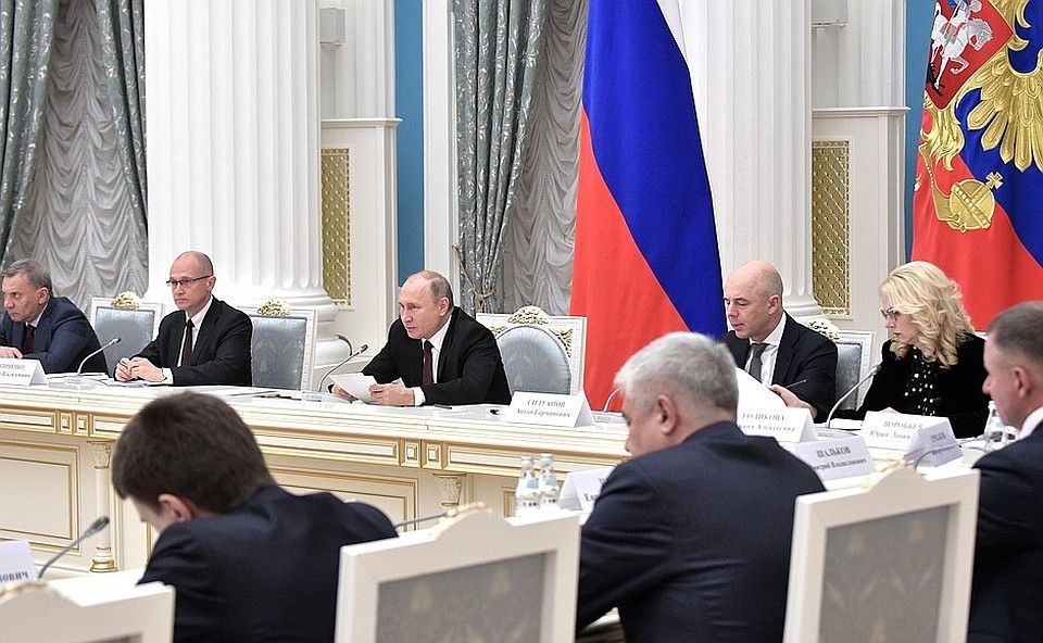 Путин предложил изменить материальную помощь ветеранам