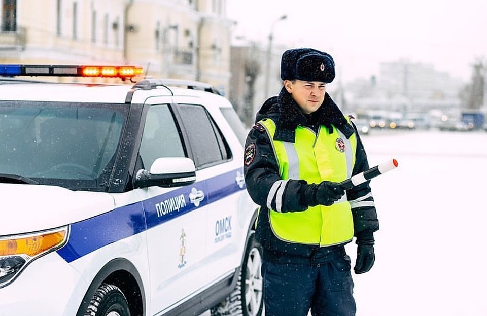 Пьяный омич пытался дать взятку гаишнику, а тот пожаловался на него в полицию
