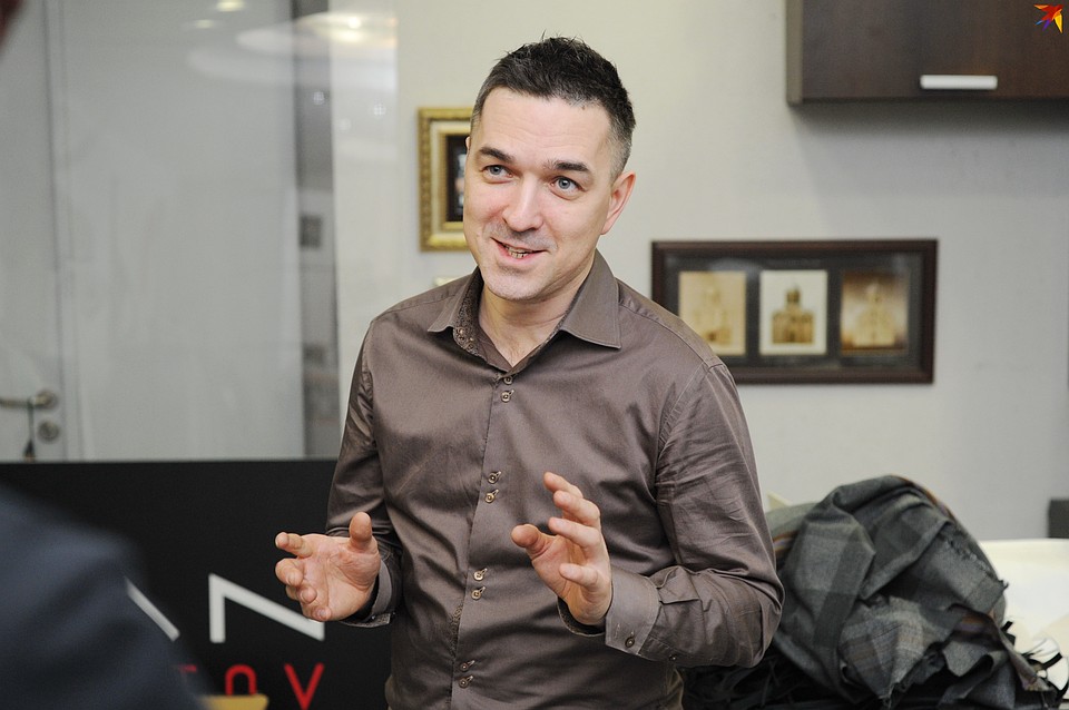 Идею задумал дизайнер Иван Айплатов, а коллеги его поддержали