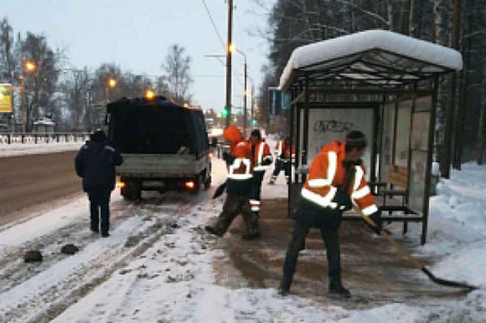 Ярославль убирают после новогодней ночи.