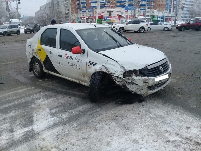Одной из машин потребовался эвакуатор