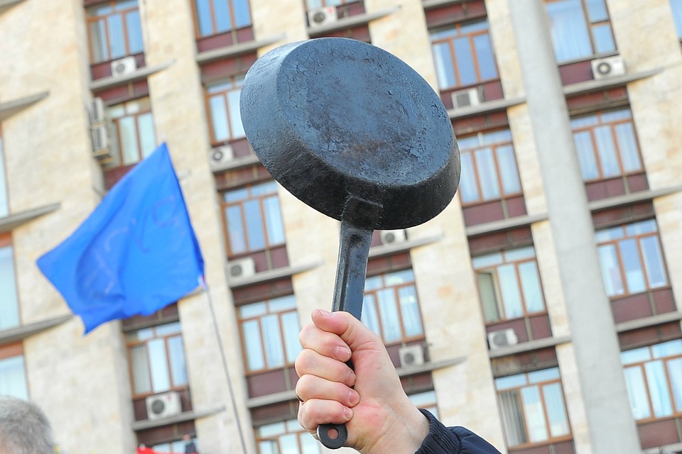 Видимо, орудием стало первое, что попало женщине под руку.