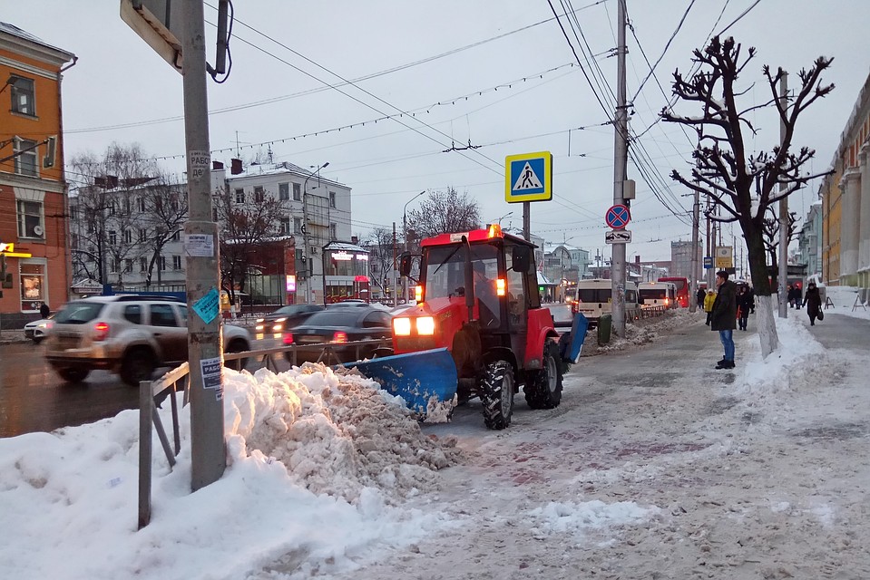 На остановке «Дом художника», где количество пассажиров максимальное, снег убирается в первую очередь.