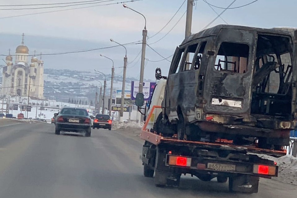 Взрыв маршрутки на улице Правды обсуждают не меньше ЧП в жилом доме.