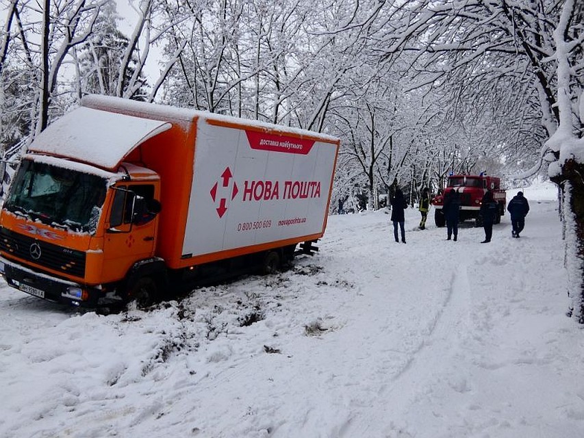 Спасатели оказали помощь водителю «Новой почты». Фото: ГСЧС