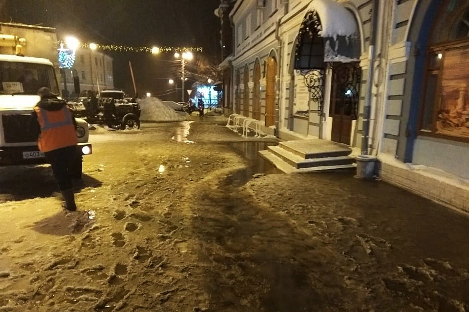 Территорию рядом с катком затопило. Фото: admkirov.ru