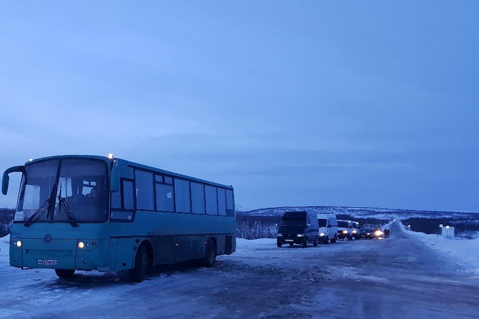 Причина перекрытия - сильная гололедица. Фото: vk.com/my_teriberka.