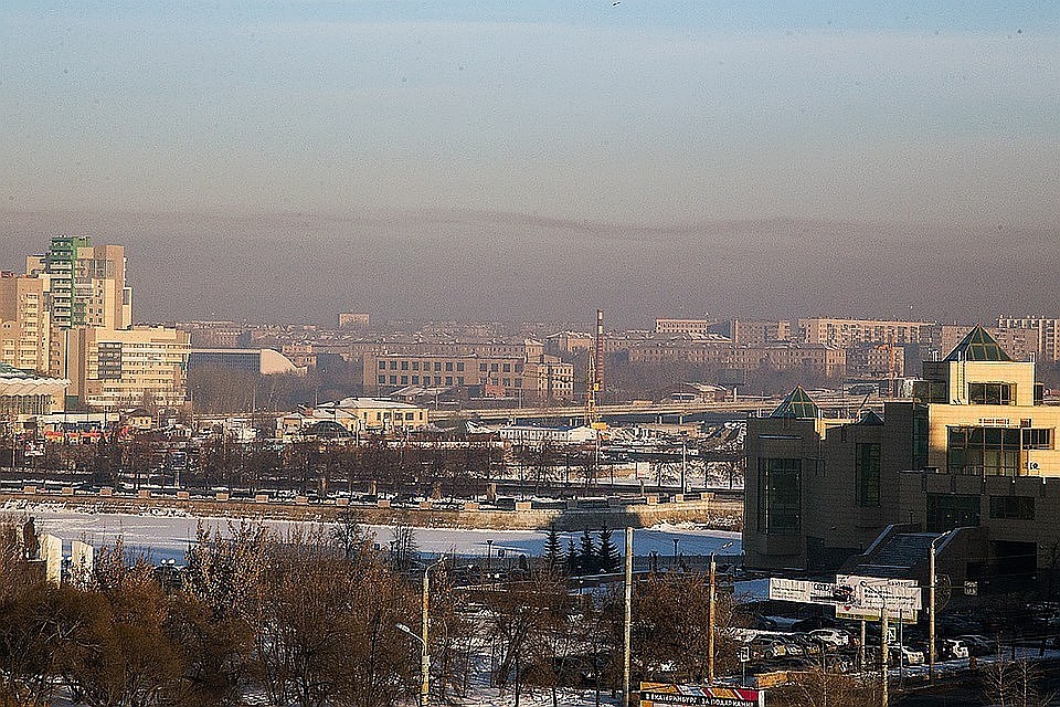 Смог повис над городом вечером 7 января.