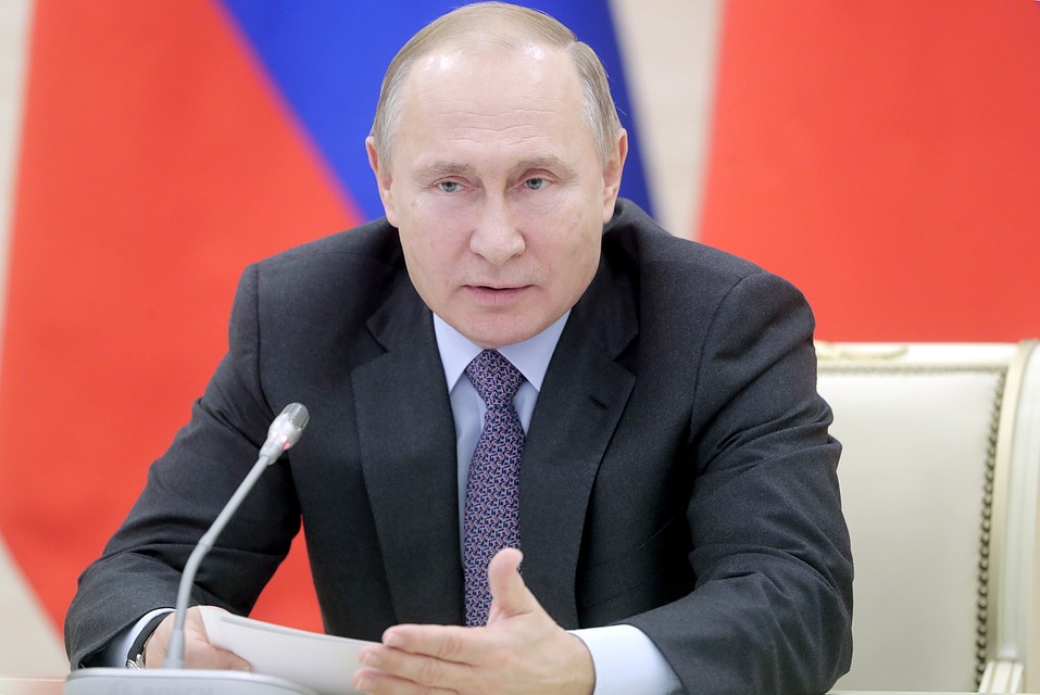 Президент Владимир Путин во время совещания по вопросу создания в городах Владивостоке, Калининграде, Севастополе и Кемерово культурно-образовательных и музейных комплексов. Фото Михаил Метцель/ТАСС