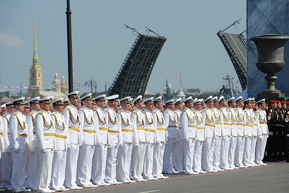 Кадры с парада в 2018 году.