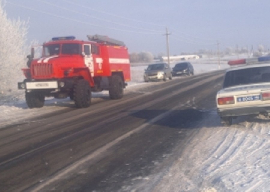 Автомобиль съехал в кювет и перевернулся