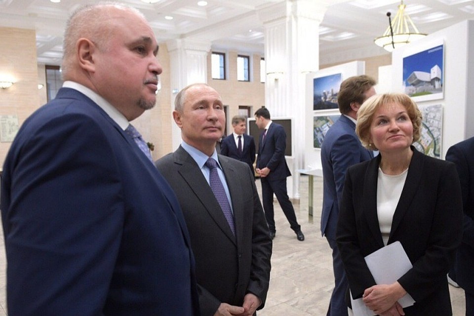 На совещании в Калининграде Сергей Цивилев и Владимир Путин обсудили программу развития культурного кластера Кузбасса. Фото:kremlin.ru.