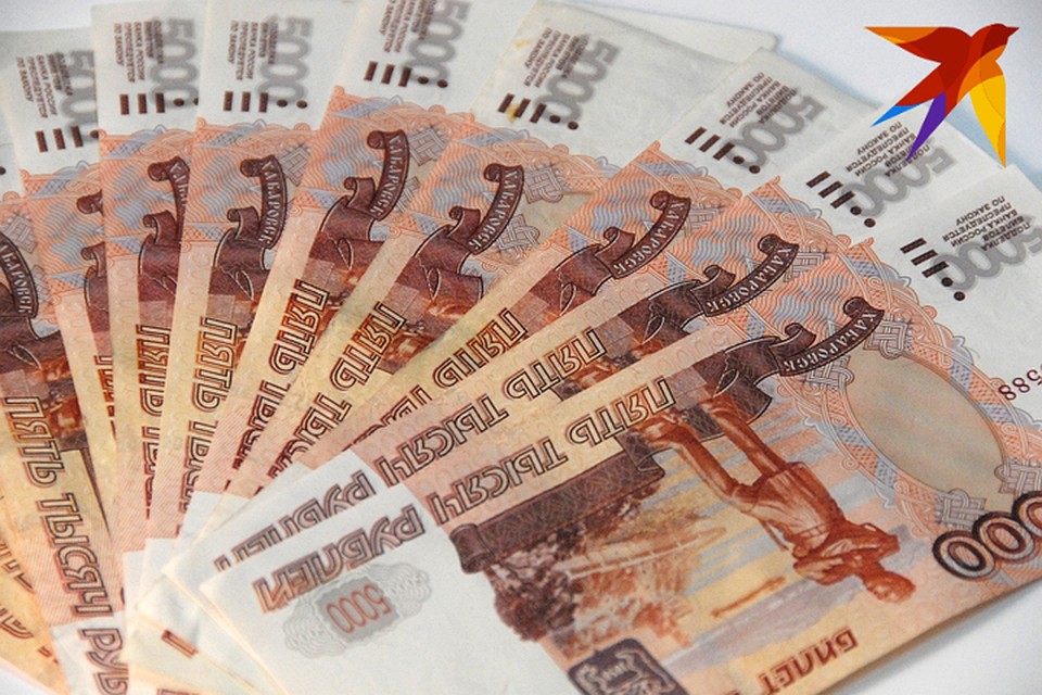 Женщина заняла у знакомых и не вернула в срок 2,4 миллиона рублей.