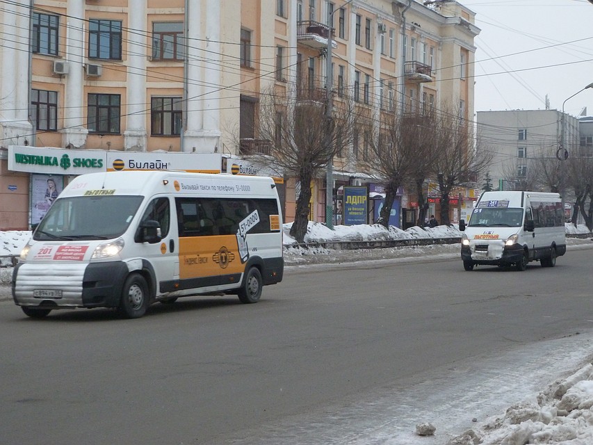 В Омске только треть маршруток принимают безналичную оплату