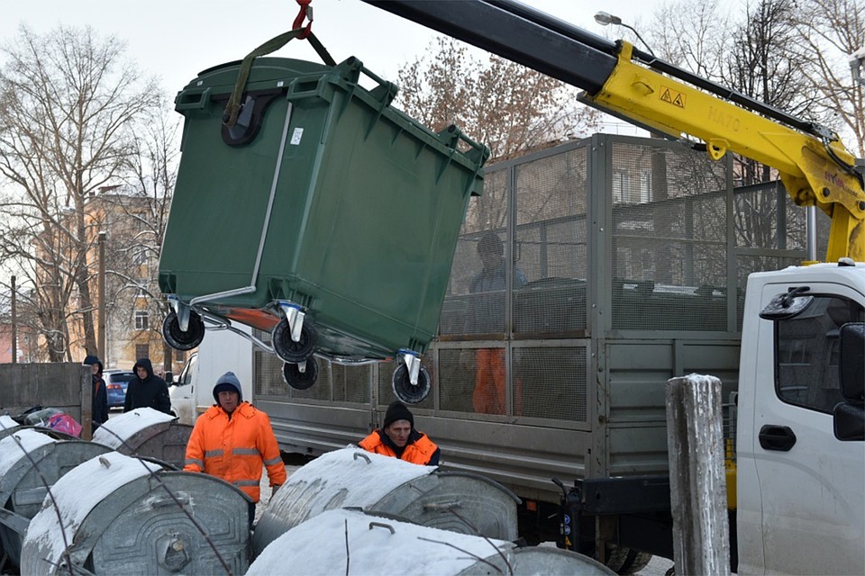 В районах города установил новые контейнеры. Фото пресс-службы городской администрации