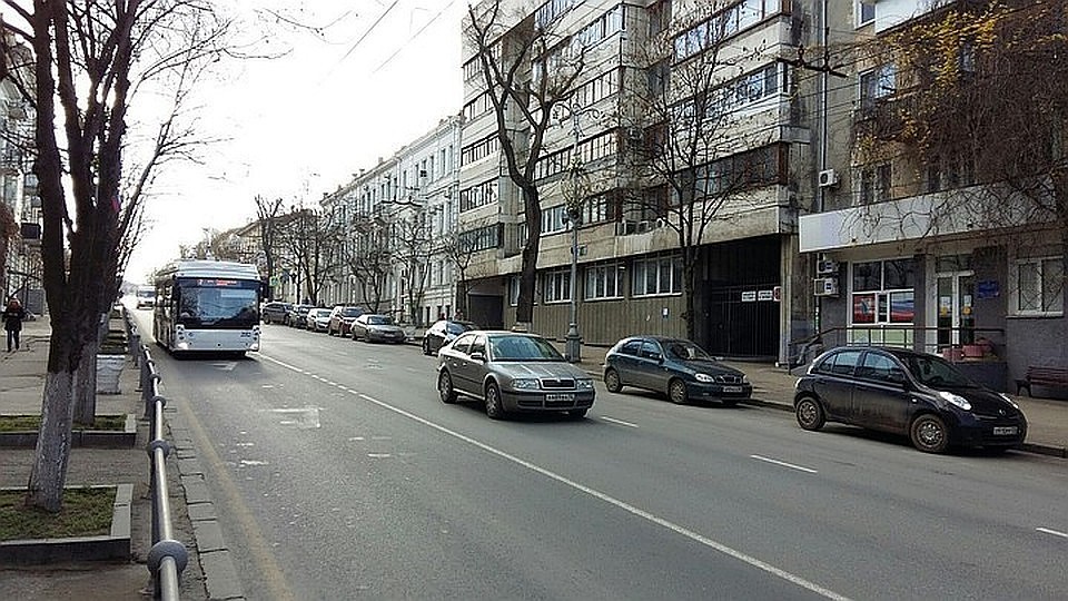 На скользкие дороги можно пожаловаться в круглосуточную диспетчерскую службу.