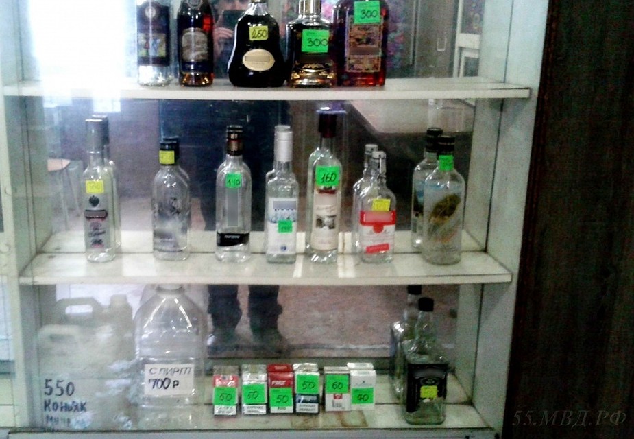 Изъятый нелегальный алкоголь и табак