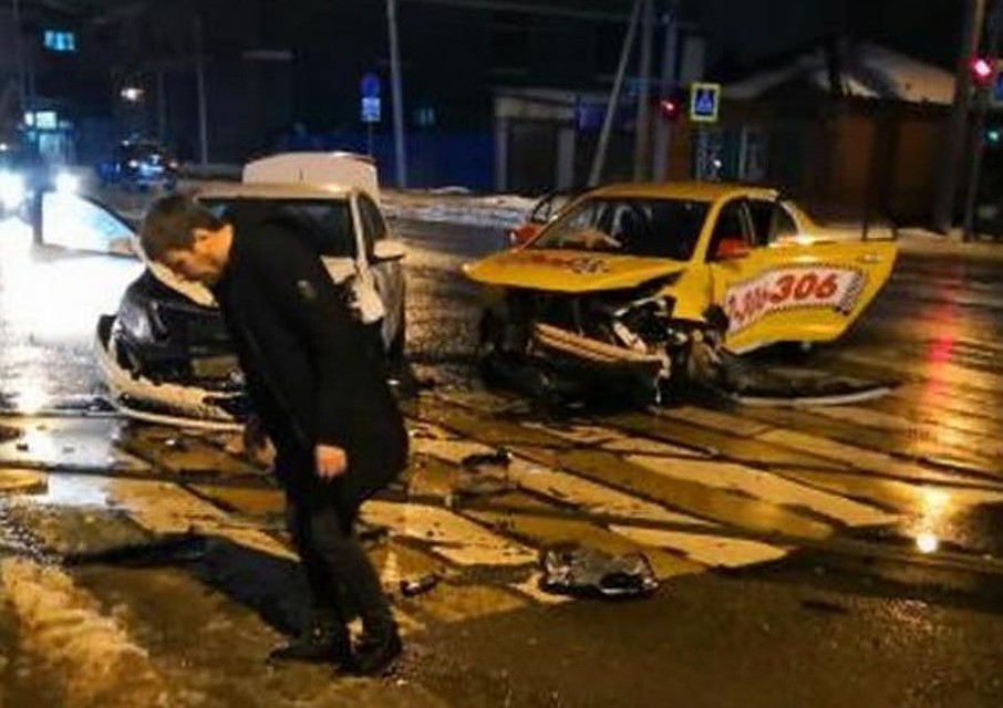 Фото с места ДТП из группы ВК "Ростов Главный".