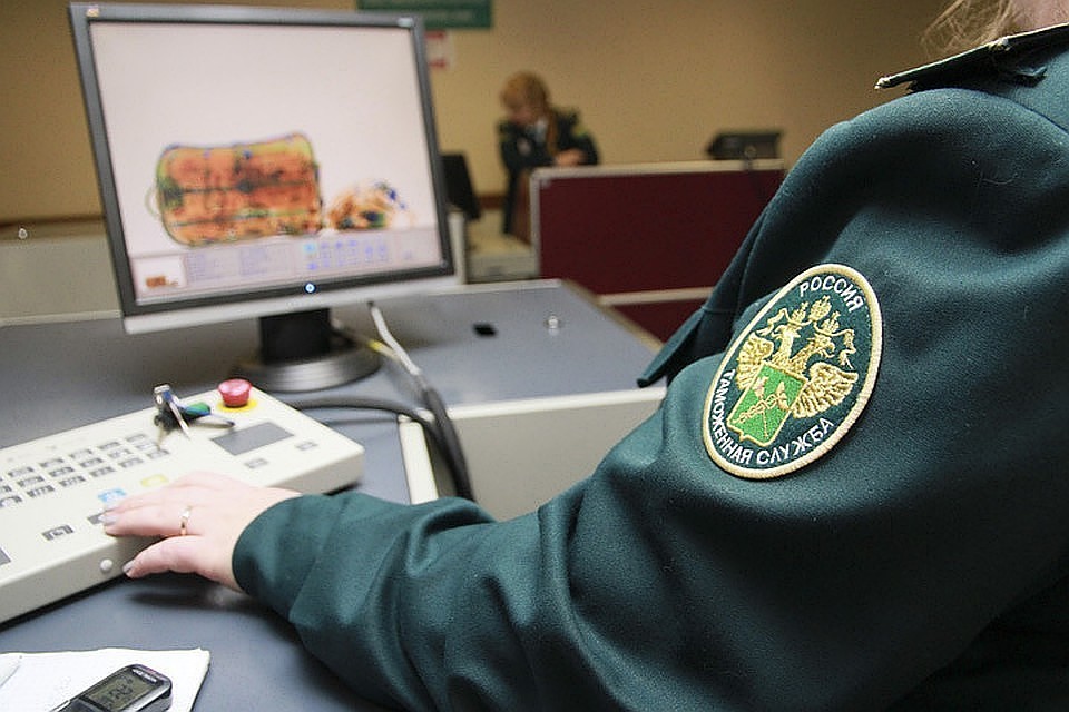 В Сочи на границе задержали иномарку с тайником в крыше