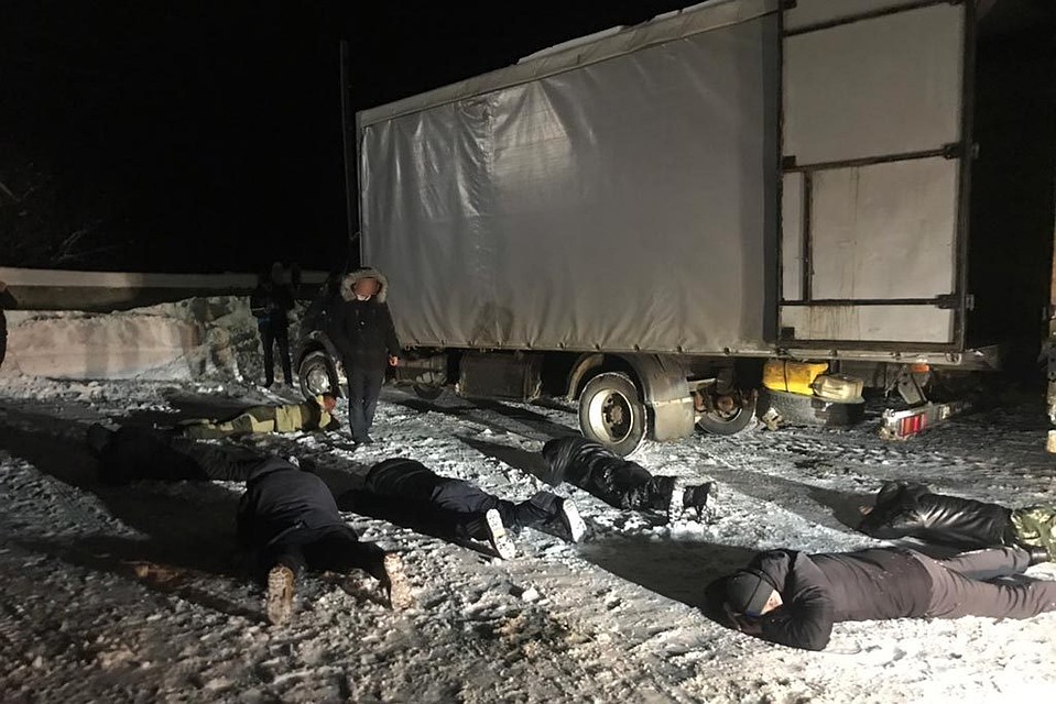 Задержание торговцев алкоголем. Фото пресс-службы ГУ МВД по Саратовской области