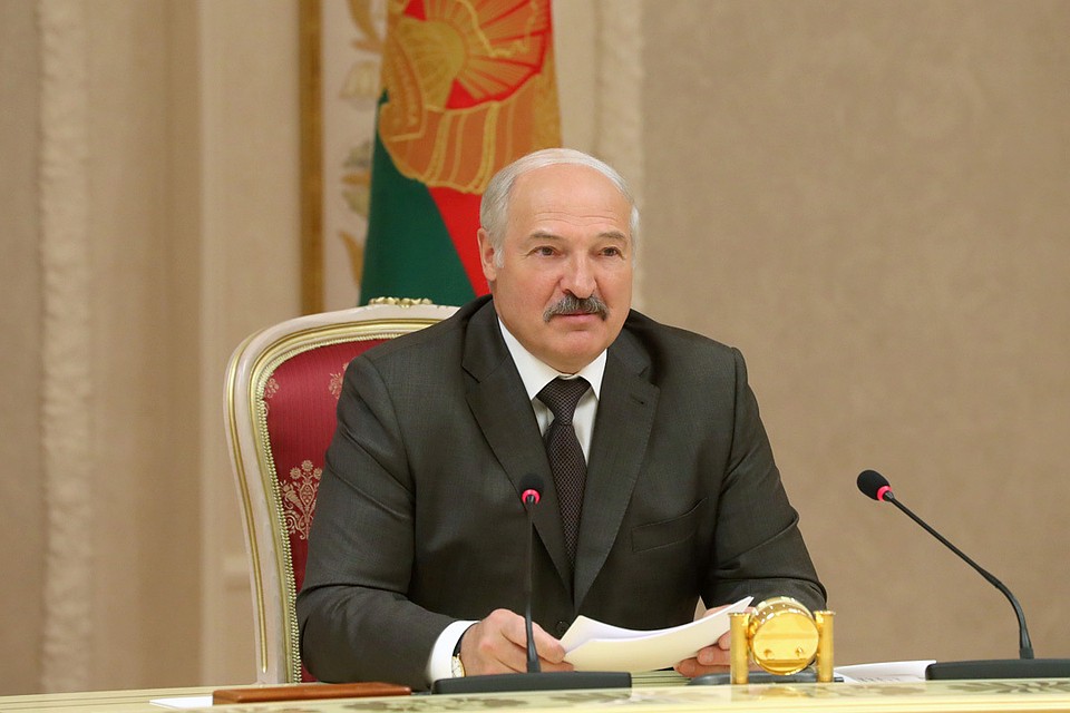 Президент Беларуси Александр Лукашенко пошутил про возможную тугоухость некоторых руководителей. Фото: БелТА