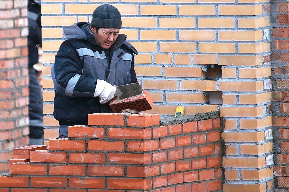 За 2018 год было оформлено 1 миллион 700 тысяч трудовых патентов для гастарбайтеров.