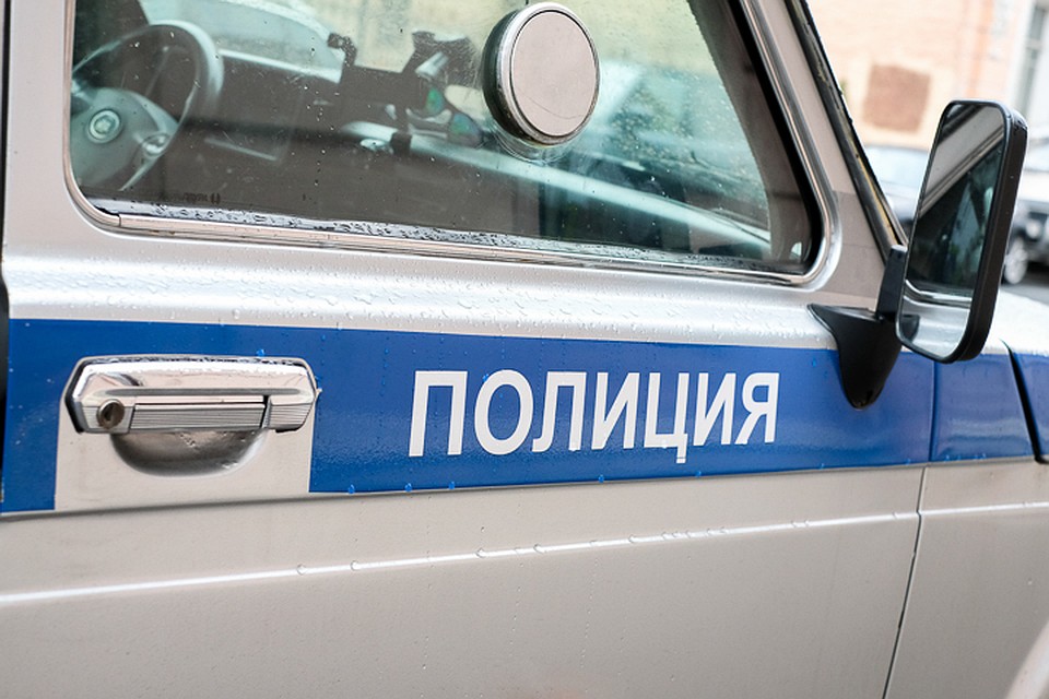 Полиция ищет угонщиков, похитивших дорогой "Мерседес" в Балтийской жемчужине.