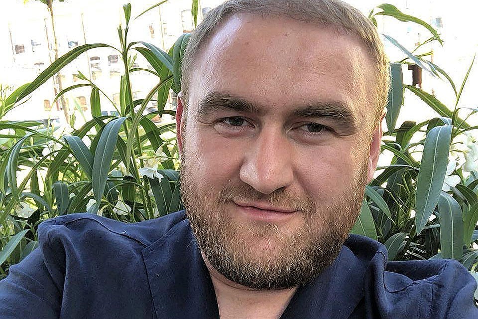 Рауфа доставили в СК на допрос