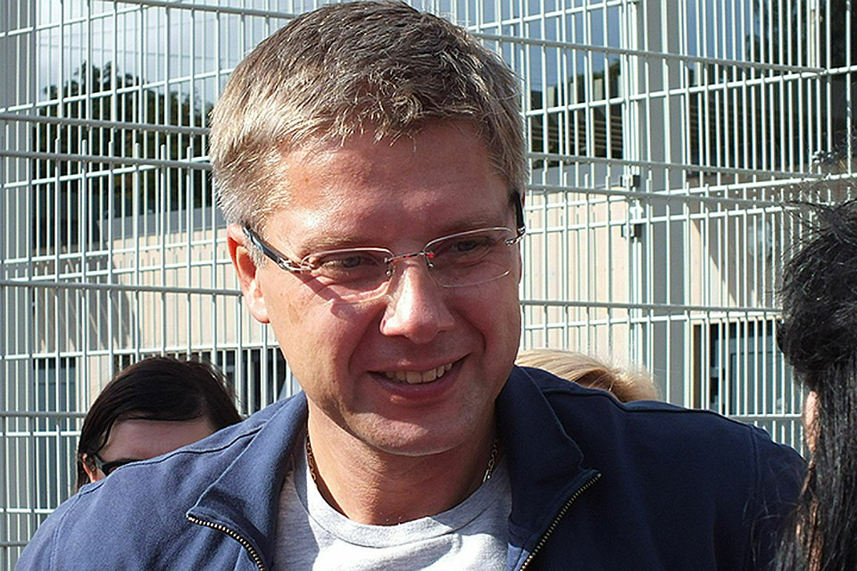 Все последние 10 лет, когда Ушаков занимал кресло мэра, он считается «прокремлевской» фигурой из-за своей русской фамилии