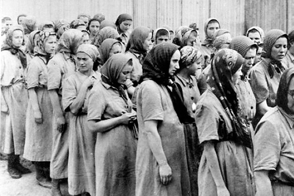 Концлагерь Мюльхаузен, о котором речь, был поменьше, в нём томилось «всего» 700 женщин-евреек из Венгрии и Польши