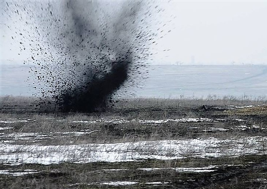 Украинские военные стреляют по окраинам Донецка из минометов. Фото: facebook.com/pressjfo.news