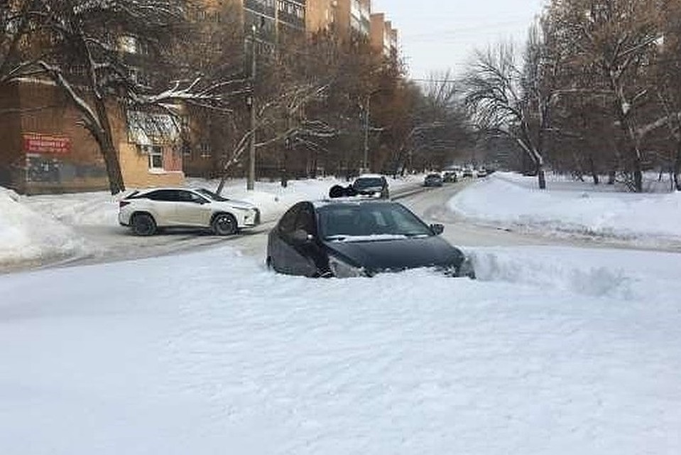 Белгородец на угнанном автомобиле подруги застрял в сугробе.